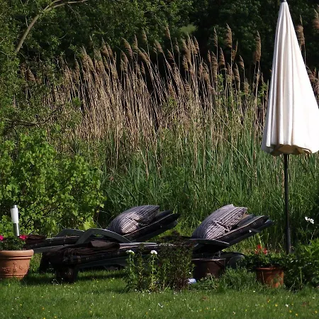 Ferienhaus Ferienhaus Auf Großem Wassergrundstück Mit Kamin