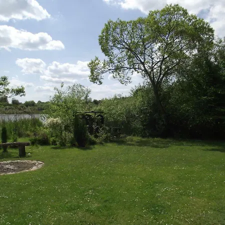 Ferienhaus Auf Großem Wassergrundstück Mit Kamin Ferienhaus *