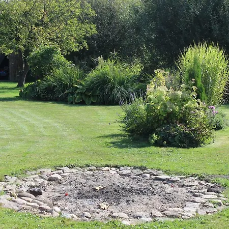 Ferienhaus Ferienhaus Auf Großem Wassergrundstück Mit Kamin