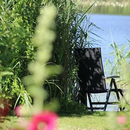 Ferienhaus Auf Großem Wassergrundstück Mit Kamin Ferienhaus *