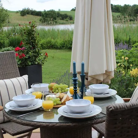 Ferienhaus Ferienhaus Auf Großem Wassergrundstück Mit Kamin