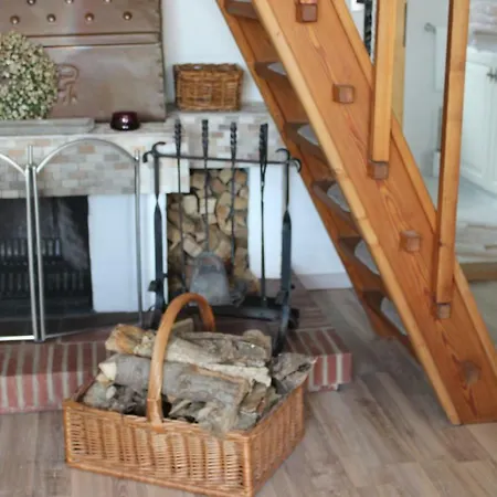 Ferienhaus Auf Großem Wassergrundstück Mit Kamin